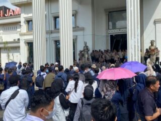 Ratusan Honorer Padati DPRD Jambi, Tuntut Kesejahteraan dan Status yang Jelas