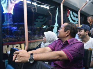 Tugu Pecinta Tanaman Kini Bercahaya, Pemkot Jambi Hidupkan Wisata Malam dan Ekonomi Rakyat