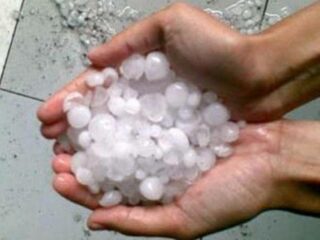 Fenomena Langka Hujan Es di Jambi, BMKG Tegaskan Bukan Karena Modifikasi Cuaca