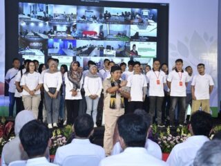 Program 3 juta rumah subsidi terus bergulir. Kini 1.080 buruh dan pekerja PT Kahatex di Sumedang, Jawa Barat, resmi menerima rumah melalui KPR FLPP