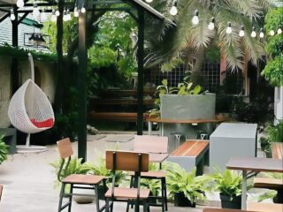 Bonn Garden Cafe, Spot Nongkrong Asri Bernuansa Taman Hijau di Palembang
