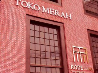 Toko Merah di Kota Tua, Kini Jadi Tempat Nongkrong dengan Nuansa Bangsawan